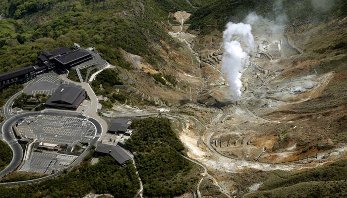 Japan&#039;s Mount Hakone volcanic eruption closes parts of resort near Tokyo