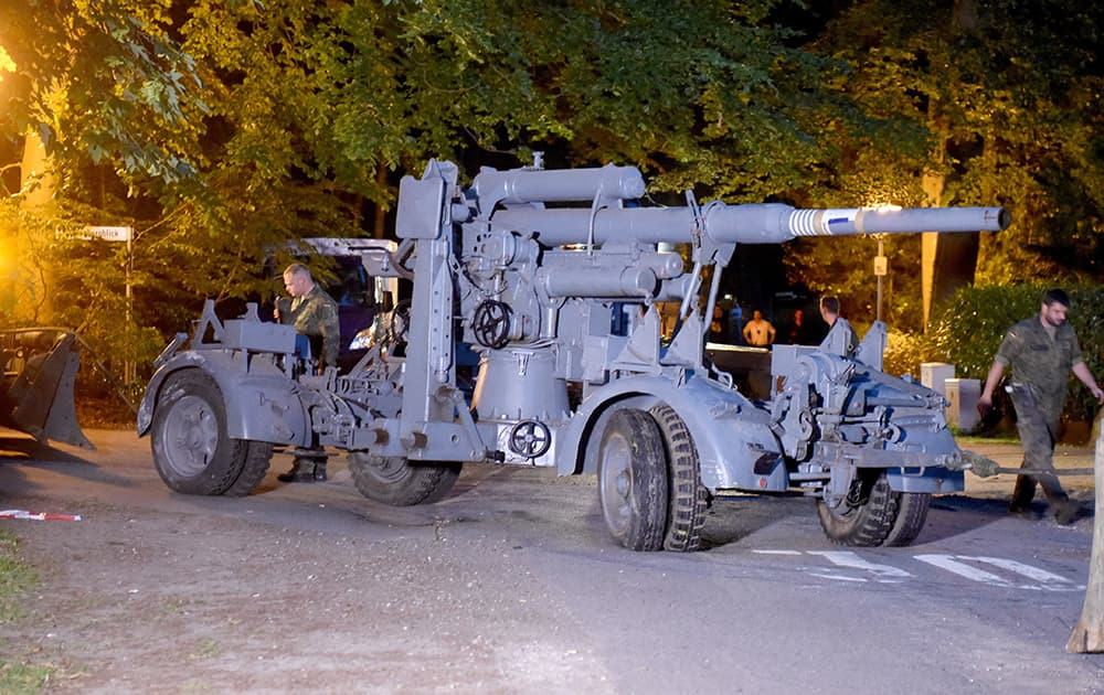 WWII era flak canon is prepared to be transported from from a residential property in Heikendorf, Germany. Authorities have seized a 45-ton Panther tank, a flak canon and multiple other World War II-era military weapons in a raid on a 78-year-old collector's storage facility in northern Germany. 