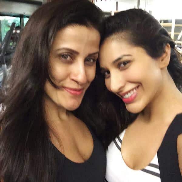 Happy bday my dearest superwoman  @YasminBodyImage .. Love u tons! Have the fittest most fabulous year - Twitter@Sophie_Choudry