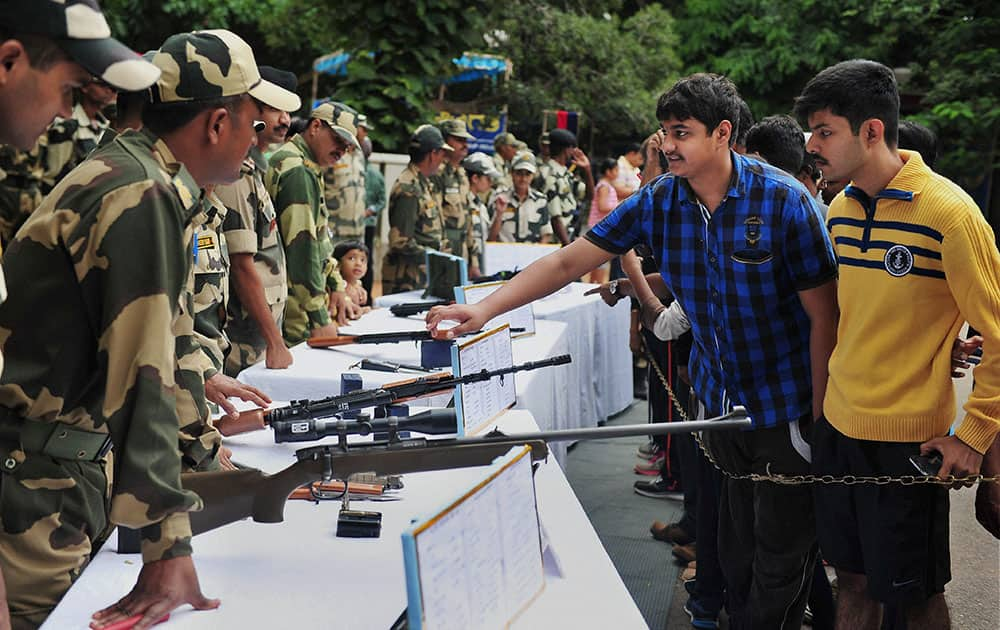 Border Security Force display their weapons during Know Your Army, an interaction with civilians at Cubbon Park in Bengaluru.