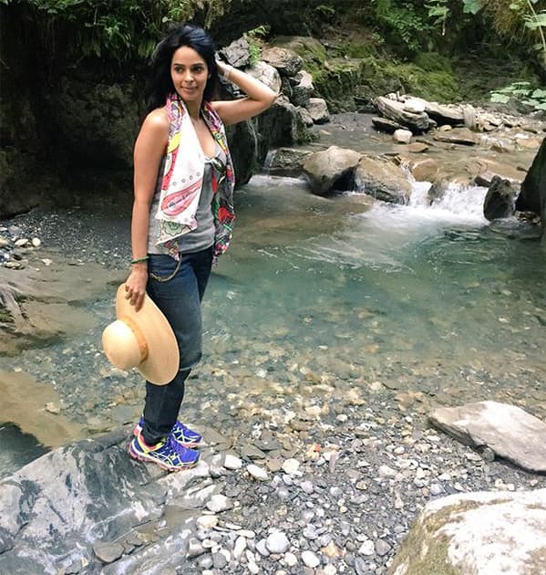 Loving the nature:) Twitter@mallikasherawat