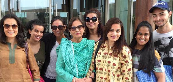 Blessed Great Darshan.@minimathur @Pooja__Shetty @aaysharma - Twitter@khanarpita