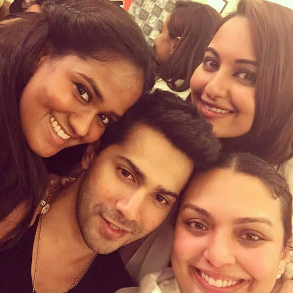 About last night @sonakshisinha @Varun_dvn - Twitter@khanarpita