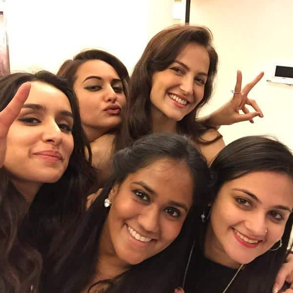 Girls just wanna have fun @sonakshisinha @ElliAvram @ShraddhaKapoor @ShwetaRohira - Twitter@khanarpita