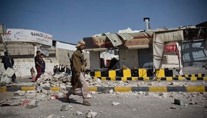 Bombing and heavy fighting break Yemen truce: Residents 