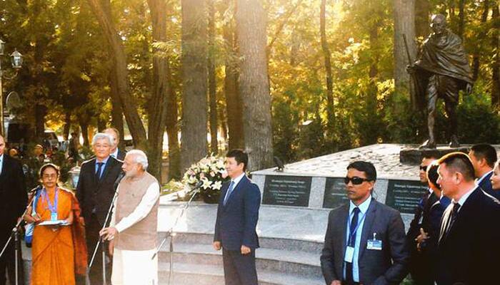 PM Modi unveils Mahatma Gandhi&#039;s bust in Kyrgyzstan