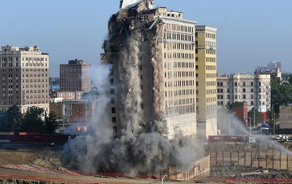 Detroits Park Avenue Hotel is imploded to make way for a new hockey arena and entertainment district. The $450 million, 20,000-seat arena is expected to open in 2017. 