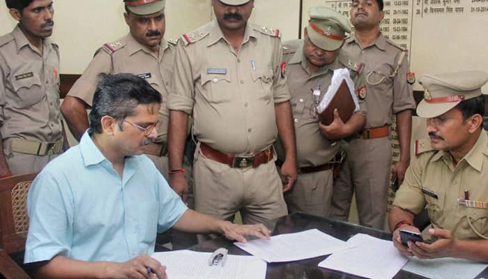 UP IPS officer Amitabh Thakur, who complained against Mulayam, seeks CBI probe