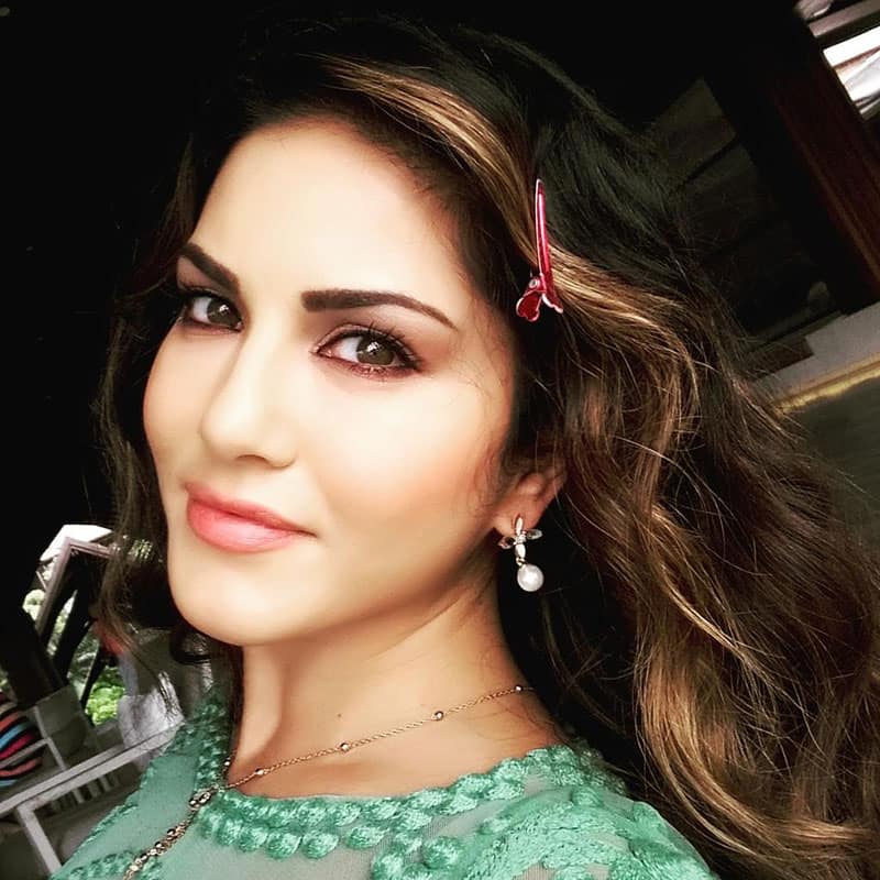 Sunny Leone ‏:- On set waiting for my shot. First day of outdoor schedule of One Night Stand!   -twitter