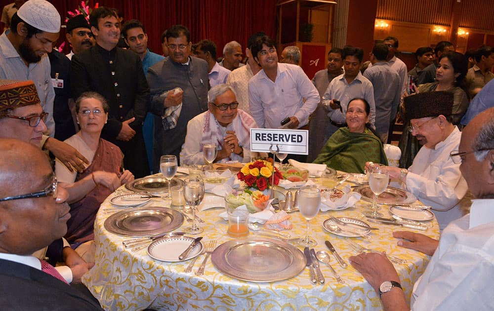 UPA Chairperson Sonia Gandhi with Bihar CM Nitish Kumar, TMC MP Derek OBrien and NCP Chief Sharad Pawar at her Iftar Party in New Delhi.