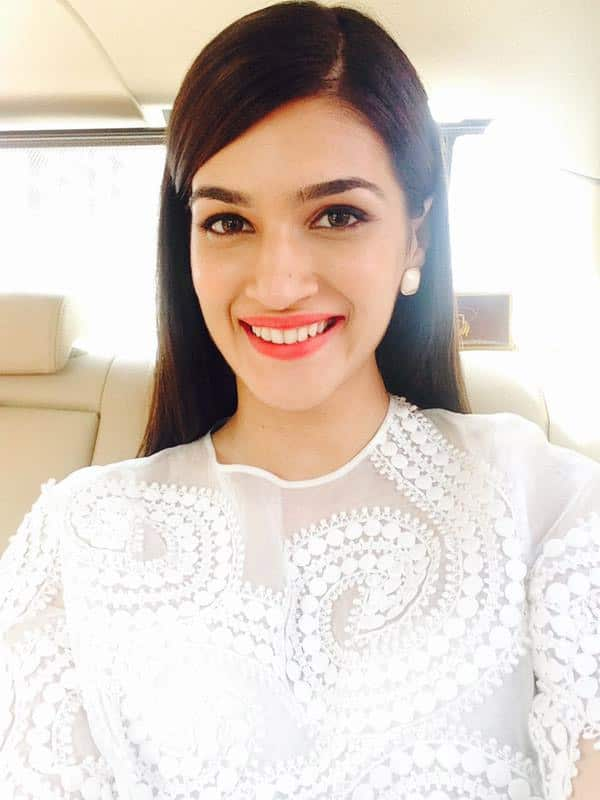 #OnTheWayToTheEvent selfies! #Trident Twitter@kritisanon