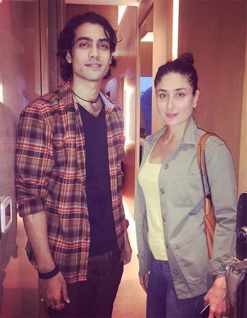 Photo - Kaeeena spotted with singer Jubin Nautiyal. Twitter