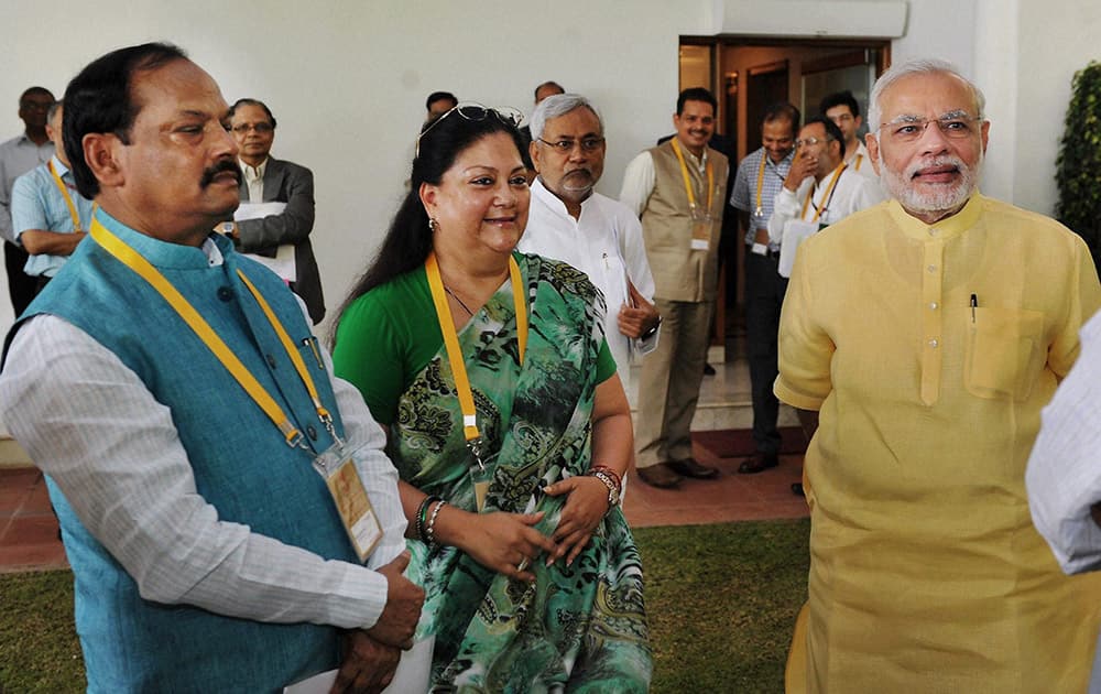 Prime Minister Narendra Modi interacts with the Rajasthan CM Vasundhara Raje and Jharkhand CM Raghubar Das ahead of the 2nd meeting of Governing Council of NITI Aayog in New Delhi.
