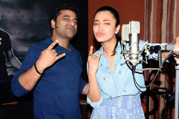 excited to share that I have sung a duet with vijay sir in PULI under the composition of d very talented @ThisIsDSP - Twitter@shrutihaasan