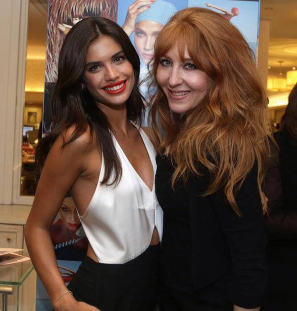 @Sara_Sampaio and @ctilburymakeup tonight at the Norman Parkinson's limited collection launch. Twitter@Sara_Sampaio