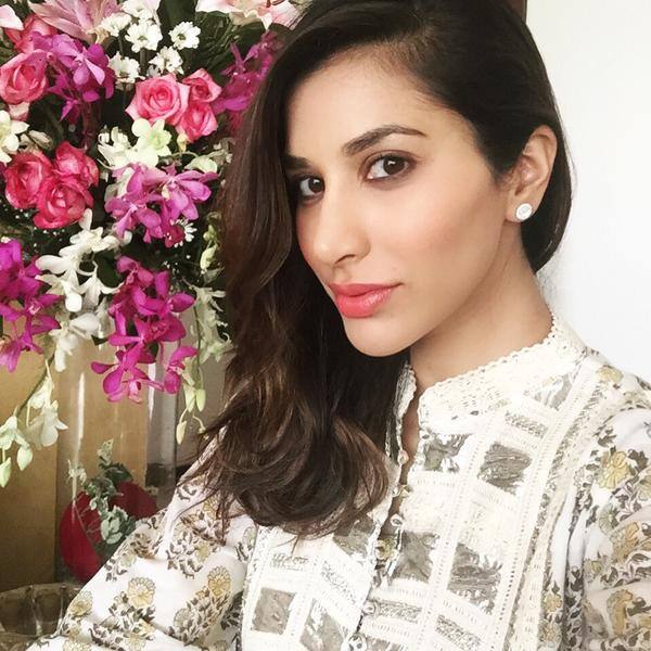 #EidMubarak everyone.. Allah aap ki har dua qubool farmayein.. Peace & prosperity to u & ur loved ones..Ameen - Twitter@Sophie_Choudry