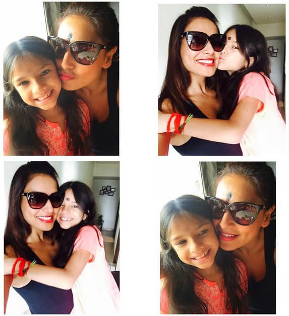 Pooja Day at mom's home! With my little devil Nia - Instagram@bipashabasu