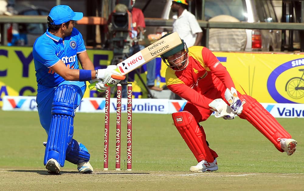 Robin Uthappa plays a shot past Zimbabwean wicketkeeper Charles Coventry during the Twenty20 cricket match against Zimbabwe in Harare, Zimbabwe.