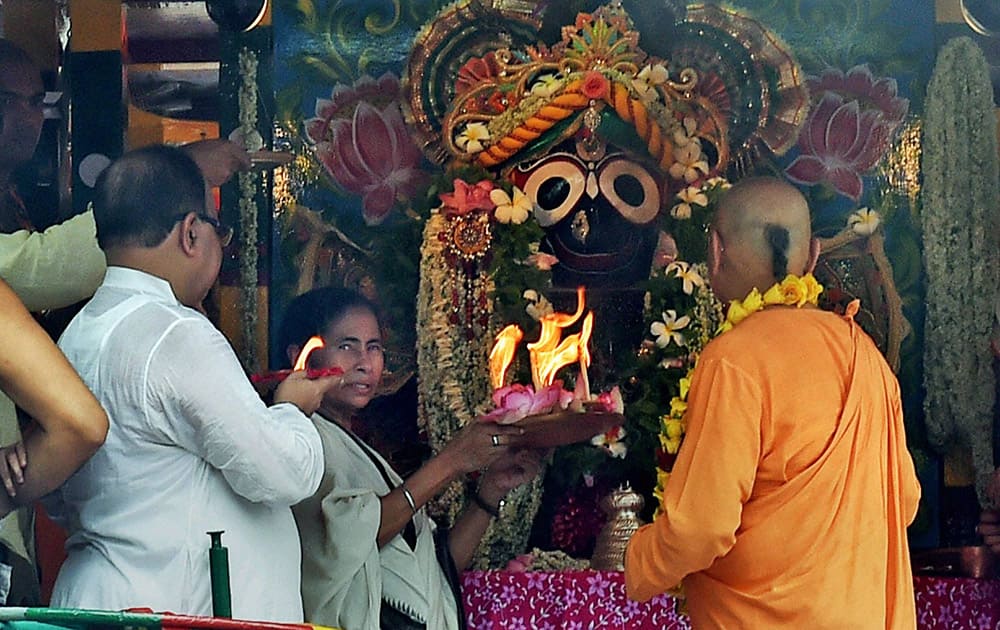 West Bengal Chief Minister Mamata Banerjee offering prayer to Lord Jagannath during ISKCON Rathyatra in Kolkata.