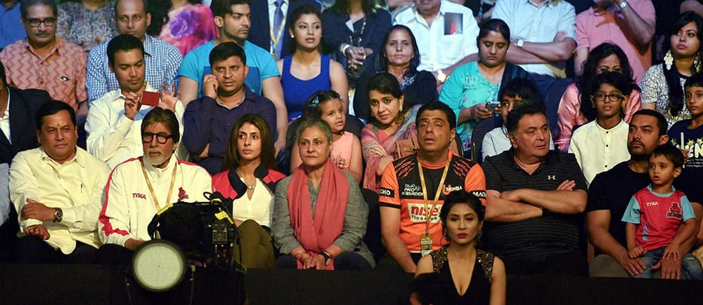 Union Sports Minister Sarbananda Sonowal, Actor Amitabh Bachchan, daughter Shweta Bachchan, actress Jaya Bachchan, U Mumba owner, Ronnie Screwala, actor Rishi Kapoor and Amir Khan watch the Pro kabaddi League match between Jaipur Pink Panther and U Mumbai in Mumbai.