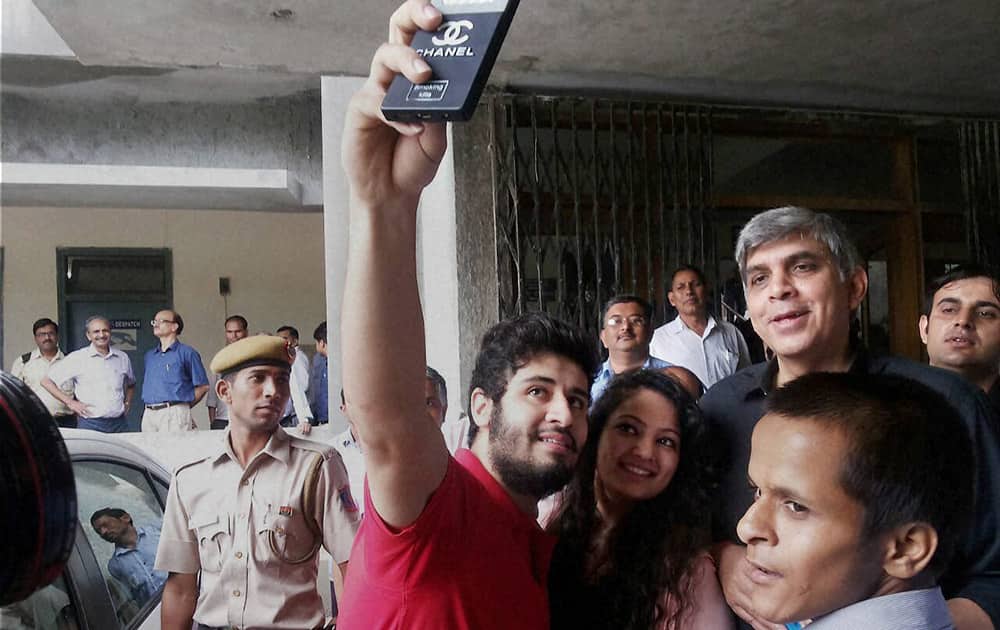 Students taking selfie with DU VC Dinesh Singh on the first day of the of new academic session of Delhi University.