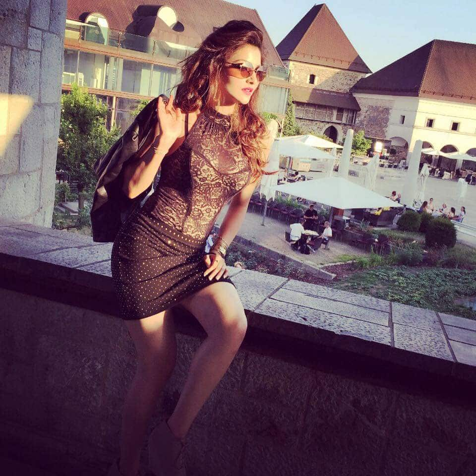 Itss milan ...its a beauty.... Itss #urvashirautela ... supersizzler pic... @URautelaForever -twitter