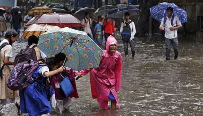 Heavy rain throws normal life out of gear in Mumbai