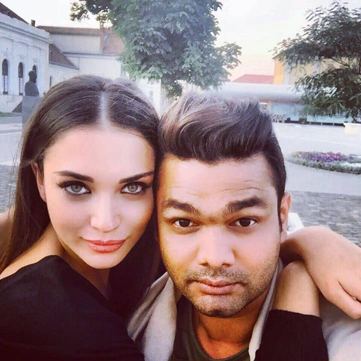 Amy Jackson :- My saviour and my hair stylist aasif #sib #romania #singhisbliing @singhisbliing -fb