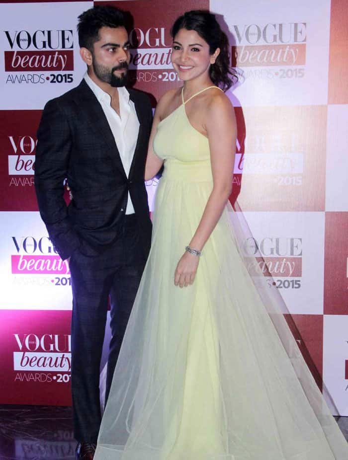 Anushka Sharma, Virat Kohli dazzle at Vogue Beauty Awards! #VogueBeautyAwards -twitter