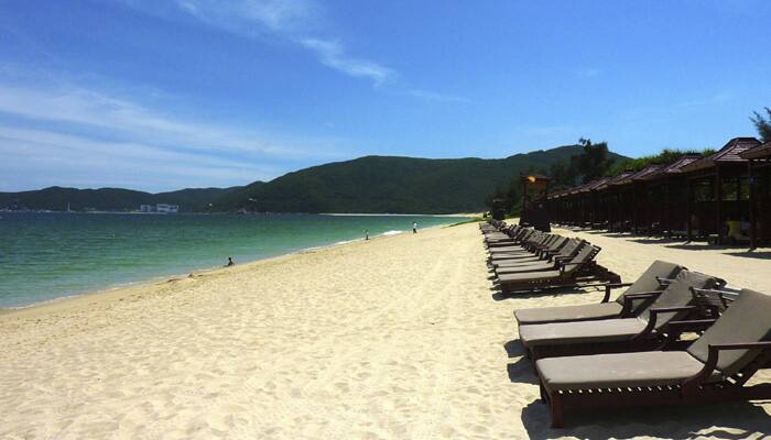 Beaches, hot-springs, duty-free shopping make Sanya attractive 