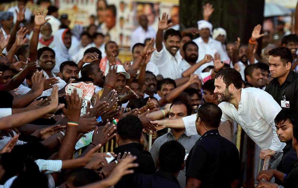 Congress Vice President Rahul Gandhi meeting people at a rally in Tiruchi.