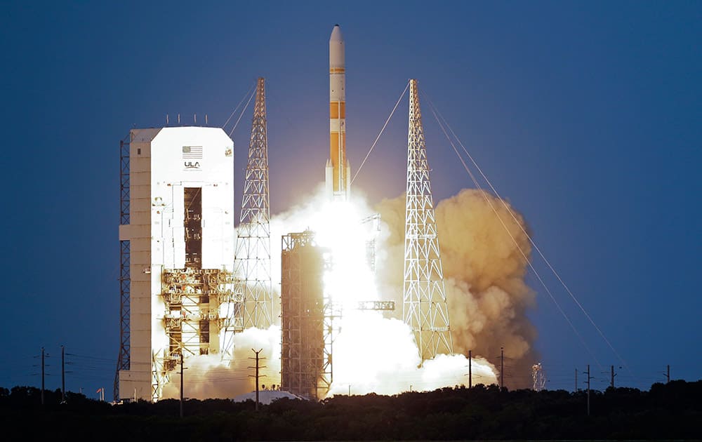 A United Launch Alliance Delta 4 rocket, carrying the seventh Wideband Global SATCOM military communications satellite, lifts off from launch complex 37 at the Cape Canaveral Air Force Station, in Cape Canaveral, Fla.