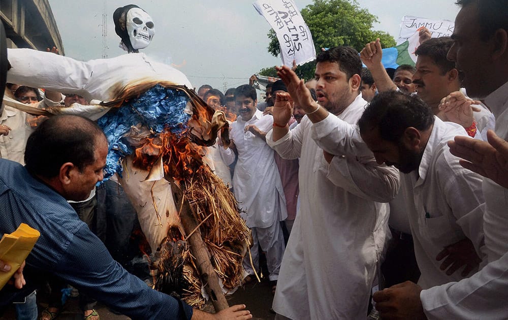 Congress workers burn the effigy of Jammu & Kashmir Dy Chief Minister Nirmal Singh during a protest over AIIMS issue, in Jammu.