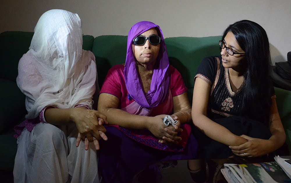 Swati Maliwal, whose appointment as DCW chief was rejected by Lt Governor Najeeb Jung, meeting acid attack survivors in New Delhi.