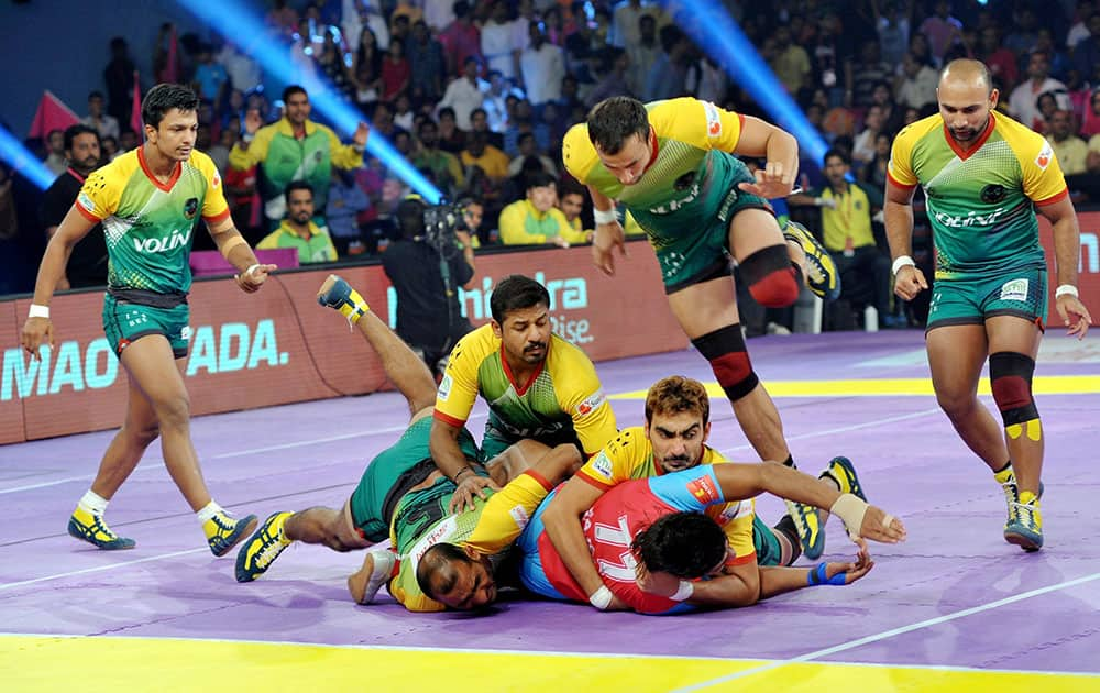 Players of Jaipur pink Panthers and Patna Pirates in action during the Pro Kabaddi league match at Sawai Mansingh Stadium in Jaipur.