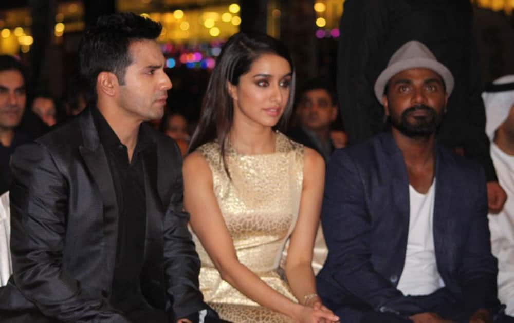 Zee TV ‏:- What a lovely stage presence @Varun_dvn @ShraddhaKapoor @remodsouza have! #AIBA2015   -twitter