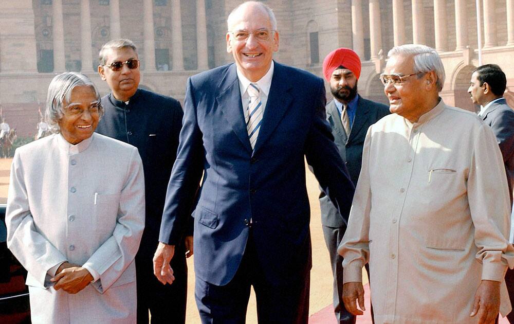 File photo of former president APJ Abdul Kalam with former Prime Minister A. B. Vajpayee and Swiss President Pascal Couchepin in New Delhi in Nov 2003. 