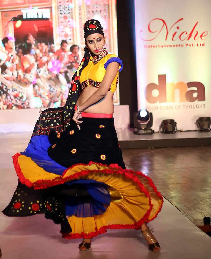 Alicia Raut walks the ramp during EnVogue Fashion Awards at Cidco exhibition centre, Vashi. -dna