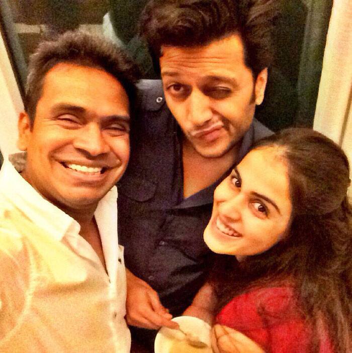 Genelia Deshmukh :- Great company makes me soooo happy.. I love you @shiekhspear  -twitter