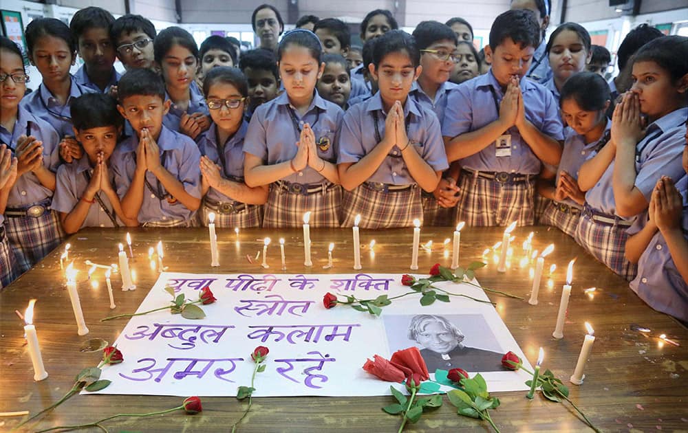 School children pay tribute to the former President APJ Abdul Kalam at a school in Gurgaon.