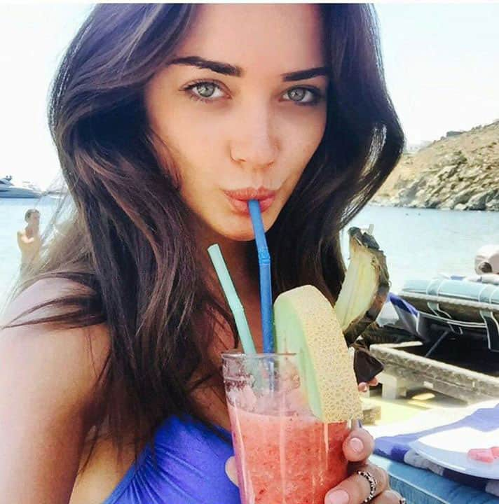 Amy Jackson :- Starting my day with the health juice ABC...stay healthy all... fb