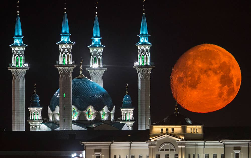 The full moon rises over the illuminated Kazan Kremlin with the Qol Sharif mosque illuminated in Kazan, the capital of Tatarstan, located in Russia's Volga River area about 700 km (450 miles) east of Moscow.