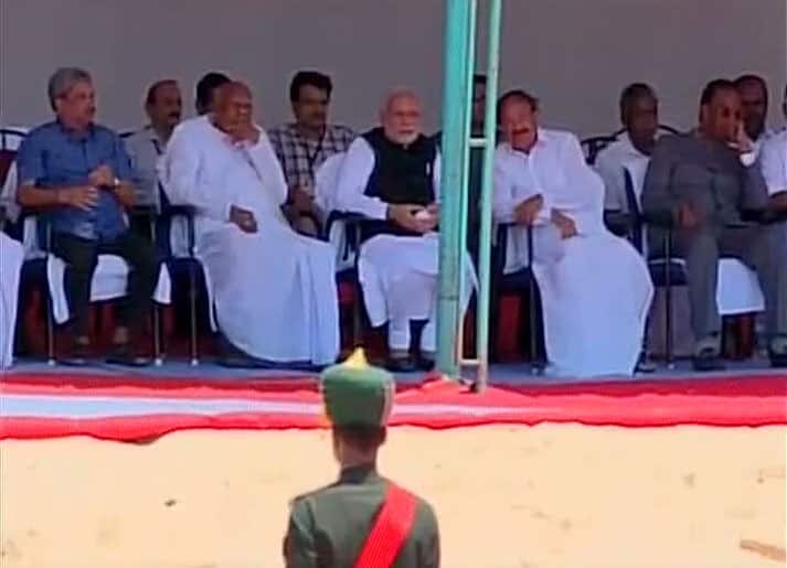 PM Narendra Modi with Venkaiah Naidu & Konijeti Rosaiah(Tamil Nadu Governor) at the last rites ceremony of #DrKalam -twitter@ANI_news