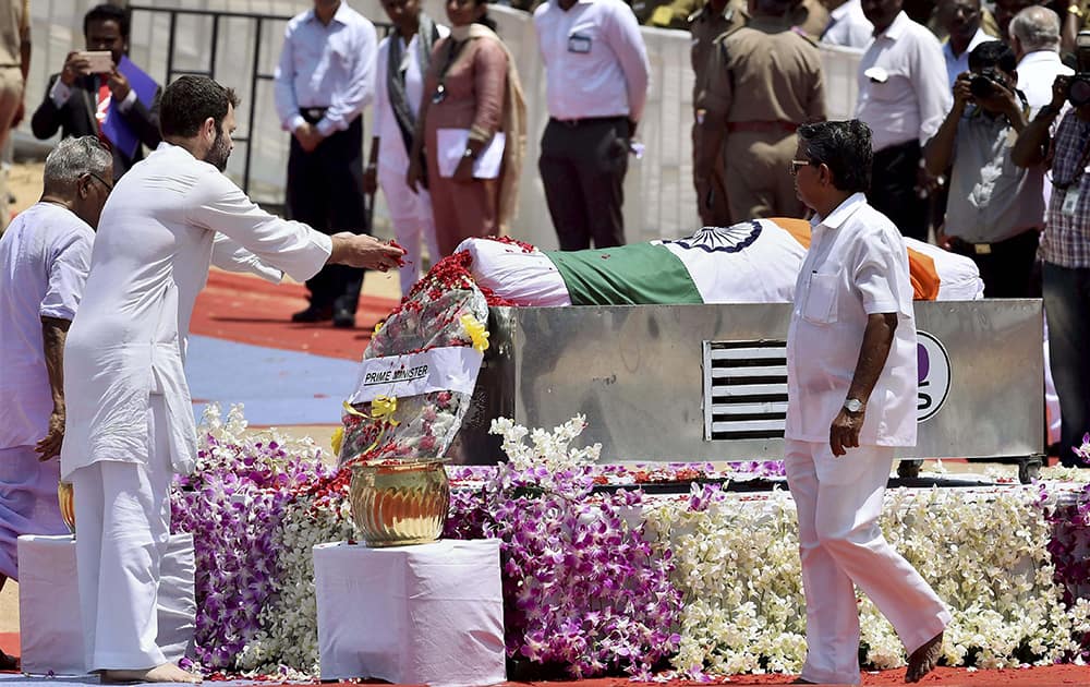 Congress Vice President Rahul Gandhi at funeral ceremony of former President APJ Abdul Kalam at the Pei Karumbu ground, in Rameswaram.