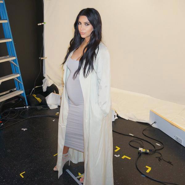 On set yesterday... Twitter@KimKardashian