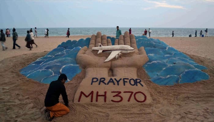MH370 hunt: Debris &#039;very likely&#039; from Boeing 777, to be examined in France