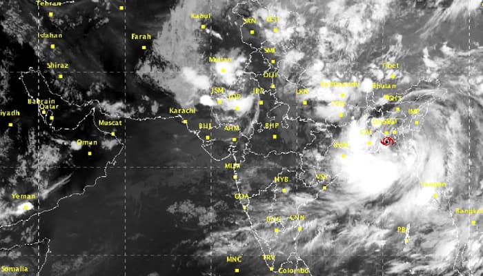 Cyclone Komen hits Bangladesh coast; heavy rains in West Bengal, Odisha
