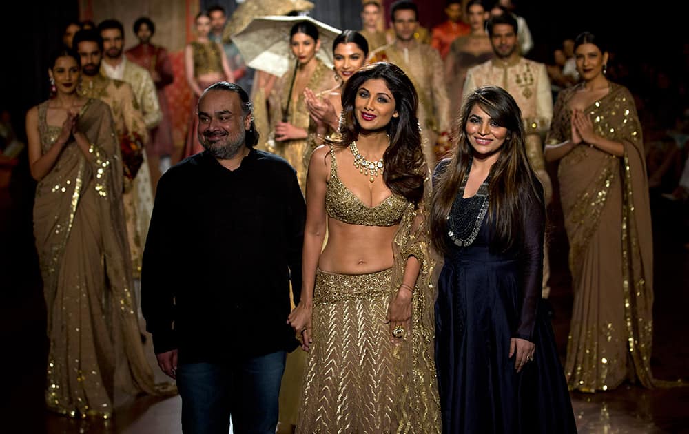 Shilpa Shetty displays a creation by designer Harpreet Narula at the Amazon India Couture Week 2015 in New Delhi.