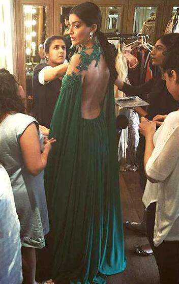 Sonam Kapoor ‏:- #Repost @rheakapoor... Literally behind the scenes with @sonamkapoor @michaelcostello @na…  -twitter