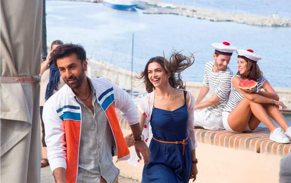 Here's an exclusive still from the sets of #Tamasha starring #RanbirKapoor & @deepikapadukone! Releasing on Nov 27.  Twitter@TamashaOfficial